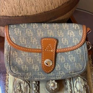 Dooney & Bourke wristlet minimal usage no rips